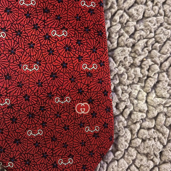 Gucci Red and Black Formal Silk Tie - Picture 2 of 7